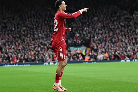 هدف ليفربول الأول أمام برايتون (هوجو إيكيتيكي)