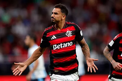 هدف فلامنجو الثاني أمام بيراميدز (دانيلو)