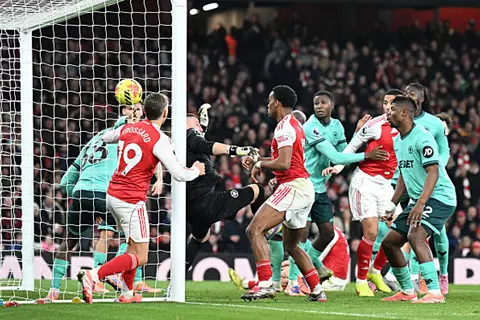 هدف أرسنال الأول أمام وولفرهامبتون