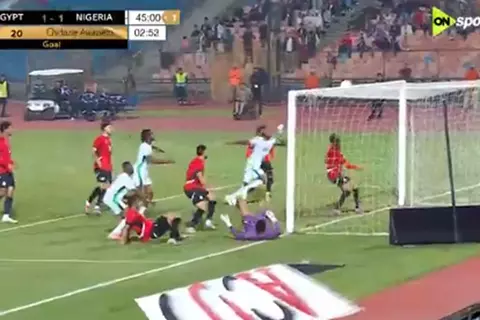هدف نيجيريا الأول أمام منتخب مصر (شيدوزي أوازيم)