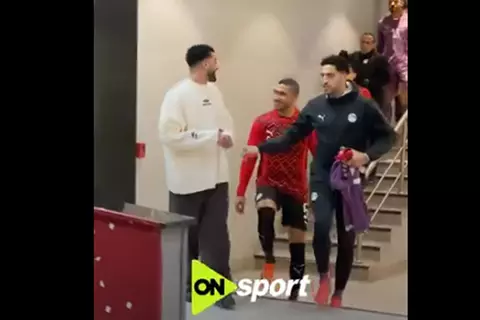 دعم من المدرجات  محمد عبد المنعم يتواجد رفقة شوبير وربيعة لمساندة منتخب مصر