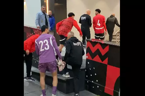 نقاش خاص بين محمد الشناوي ومدرب حراس منتخب مصر