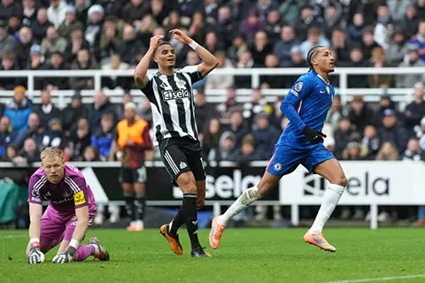 هدف تشيلسي الثاني أمام نيوكاسل ( جواو بيدرو)