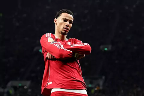 هدف ليفربول الثاني أمام توتنهام  (هوجو إيكيتيكي)