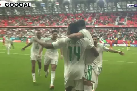 هدف الجزائر الأول أمام السودان (رياض محرز) 