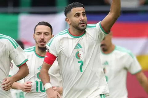 هدف الجزائر الثاني أمام السودان (رياض محرز) 