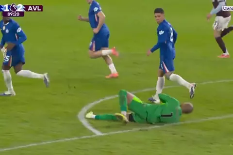 شاهد ماذا حدث لسانشيز حارس تشيلسي 