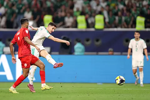 هدف الجزائر الخامس أمام البحرين (عادل بولبينة)