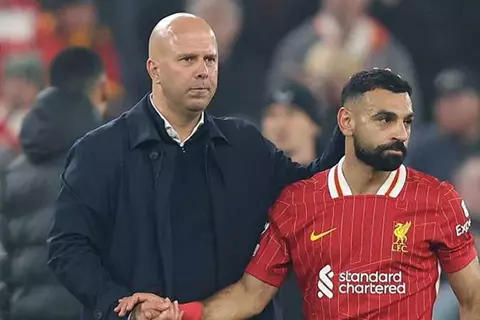 أزمة صلاح وسلوت.. هل يتكرر سيناريو كريستيانو رونالدو مع مانشستر يونايتد؟