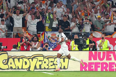 هدف ريال مدريد الثاني أمام برشلونة