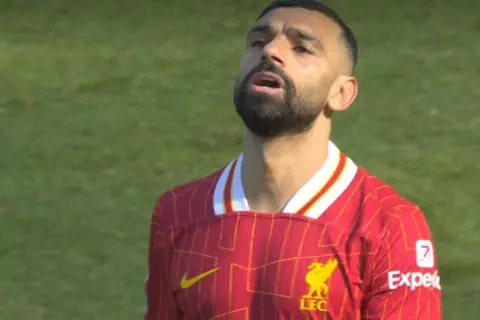 محمد صلاح يهدر فرصة هدف أمام فولهام