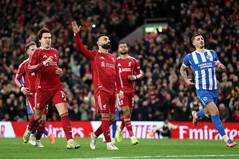 محمد صلاح يسجل هدف ليفربول الثالث