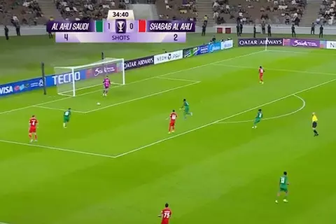 خطأ كارثي.. هدف أهلي جدة الثاني أمام شباب الأهلي