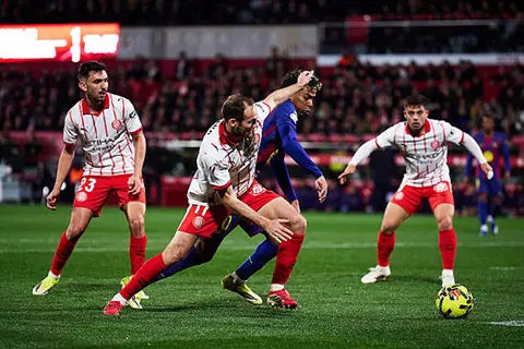 رد فوري يشعل اللقاء بين برشلونة وجيرونا