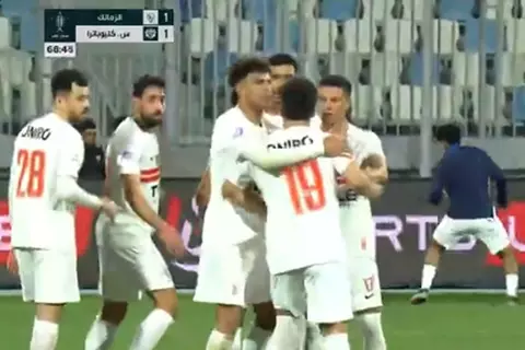 لحظة مشادة عبد الله السعيد وحسام عبد المجيد خلال مباراة الزمالك وسيراميكا