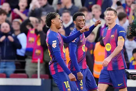 هدف برشلونة الثاني أمام مايوركا (يامال)