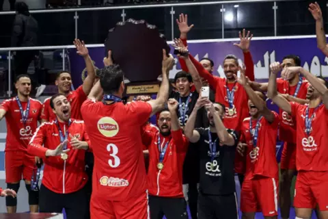 تتويج الأهلي بدوري الكرة الطائرة