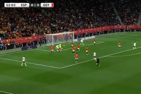 تصدي رائع من مصطفى شوبير أمام إسبانيا 