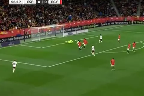 تألق مصطفى شوبير أمام إسبانيا 