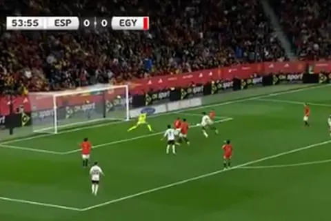 مصطفى شوبير يمنع بيدري من تسجيل هدف 