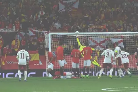 شاهد تصدي خيالي من مصطفى شوبير لتسديدة جريمالدو 