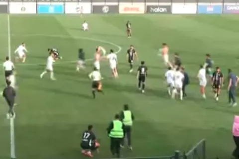 فرحة لاعبي القناة بالتأهل إلى الدوري الممتاز