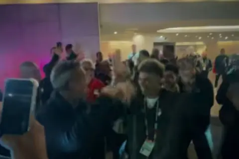 شاهد.. كيف احتفل لاعبي منتخب مصر بالتأهل التاريخي في كأس العالم؟