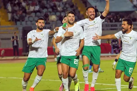 احتفال لاعبي المصري بعد التتويج بكأس رابطة الأندية 