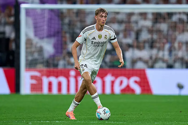 لم يرقَ إلى التطلعات.. ريال مدريد يضع شرطًا وحيدًا لبقاء هويسين