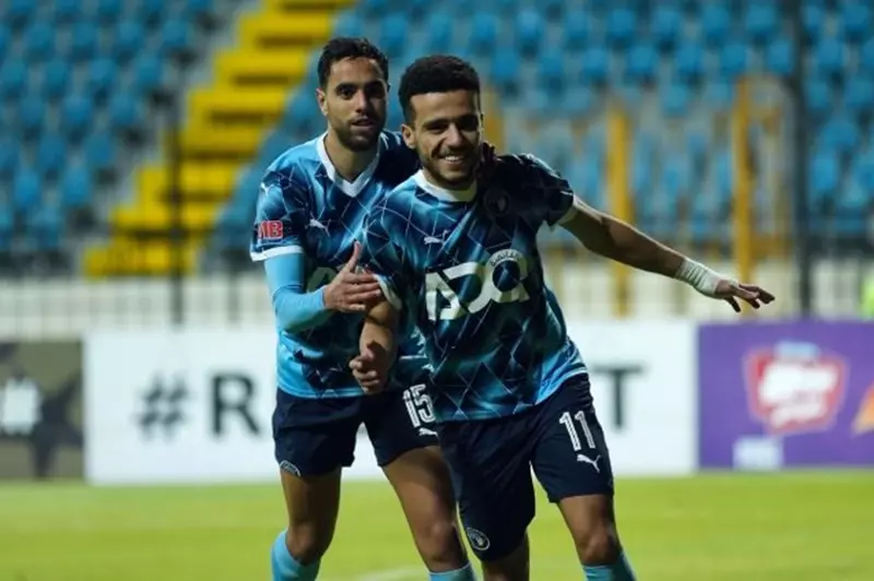 رغم إصابته.. مصطفى فتحي يدعم بيراميدز قبل لقاء سيراميكا.. وإعلان موعد عودته