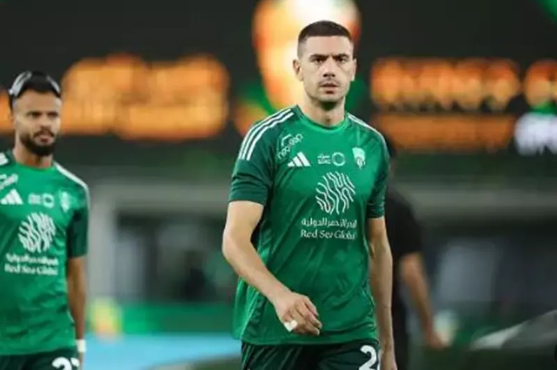 صخرة دفاع الراقي.. يايسله يتسلح بجاهزية نجم أهلي جدة قبل نهائي آسيا