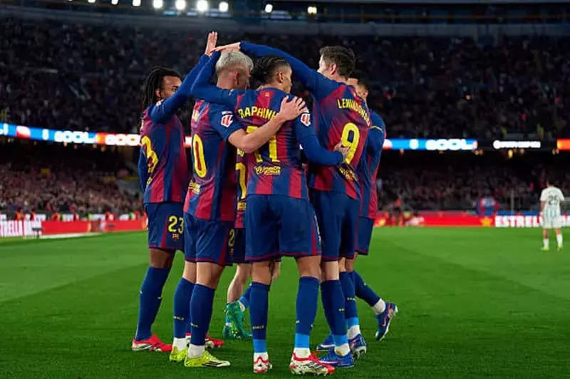 موجة غضب في ملعب برشلونة بعد الأمطار الغزيرة