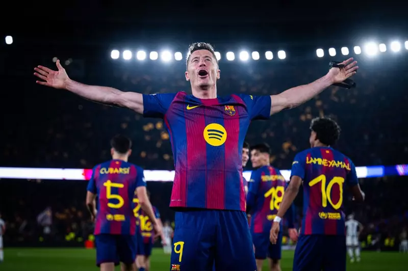 يوفنتوس يقدم عرضًا لضم ليفاندوفسكي من برشلونة