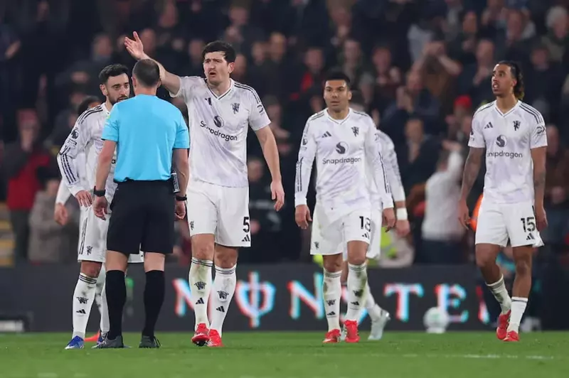 مانشستر يونايتد يطارد هدفًا قديمًا لضمه في الصيف