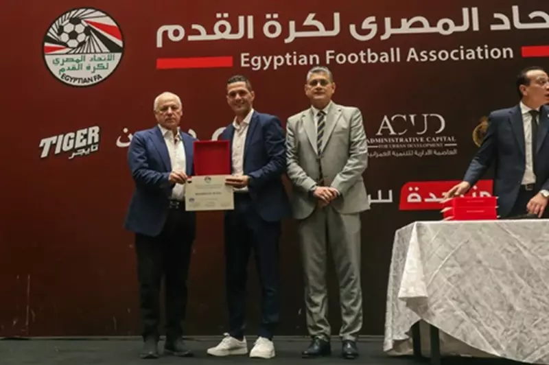 تراجع في الطرد ولم يحتسب 3 ركلات جزاء.. مدرب بروكسي يهاجم محمود وفا بعد أحداث مباراة مسار