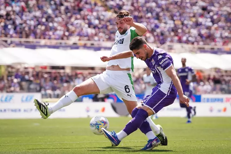 الدوري الإيطالي.. كومو يصعق جنوى بثنائية.. وفيورنتينا يواصل التعثر