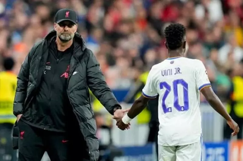 أزمة تلوح بالأفق.. هل يؤدي وصول كلوب إلى رحيل فينيسيوس عن ريال مدريد؟