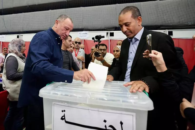 على غرار "لجنة الإنقاذ".. مجموعة من أعضاء الأهلي يدعون مجلس الإدارة للاستقالة أو طرح الثقة