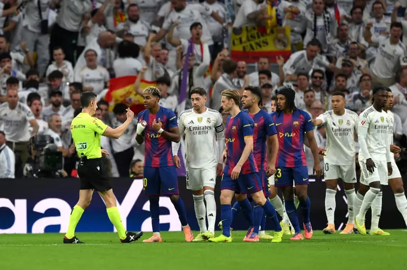 احتفال تاريخي في كامب نو.. برشلونة يُخطط للتتويج بالليجا أمام ريال مدريد