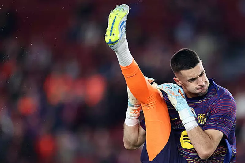 ثورة حراس المرمى في برشلونة.. 6 مهددون وجارسيا الناجي الوحيد