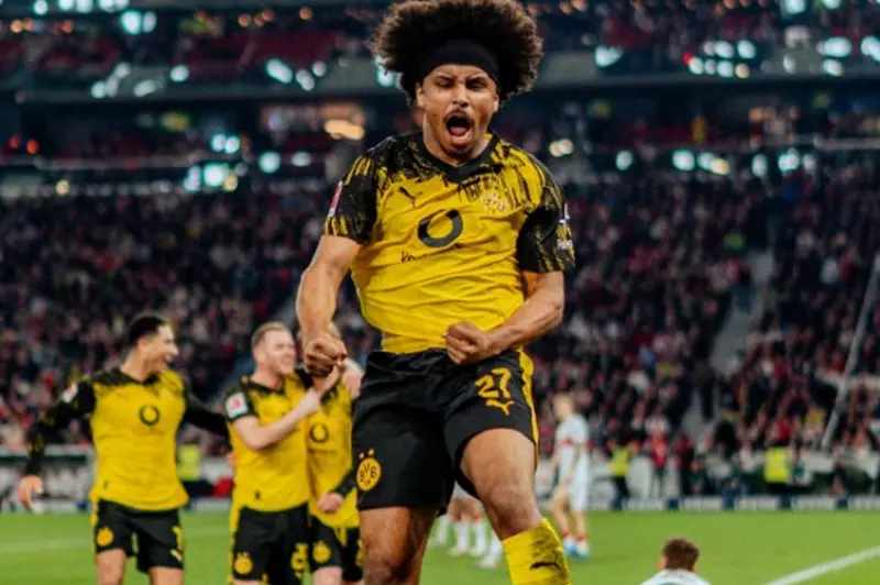 بوروسيا دورتموند ضد شتوتجارت