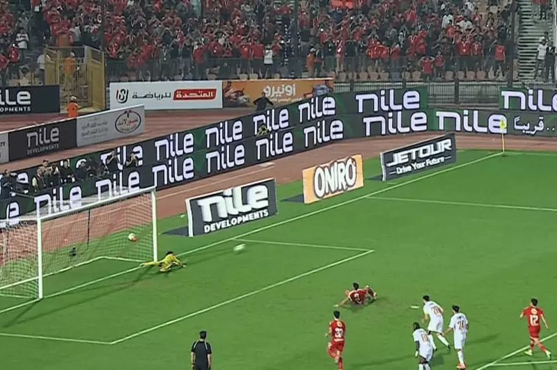 على خطى عبد المجيد.. تريزيجيه يهدر ركلة جزاء للأهلي أمام الزمالك (فيديو)