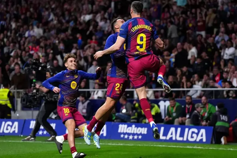 عودة رافينيا وبيرنال.. قائمة برشلونة لمواجهة أوساسونا في الدوري الإسباني