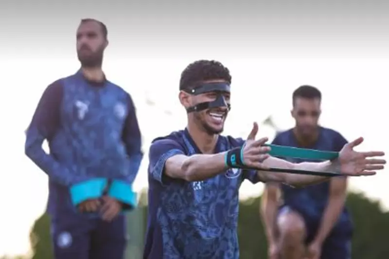 أحمد عاطف قطة يعود لتدريبات بيراميدز الجماعية قبل لقاء سيراميكا كليوباترا