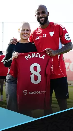 لاعبو إشبيلية يحتفلون بشفاء زوجة زميلهم من السرطان