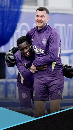 تبادلا اللكمات.. صلح إدريسا جاي وكين في تدريبات إيفرتون