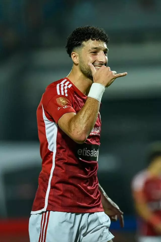 هل اقتربت نهاية وسام أبو علي مع الأهلي؟