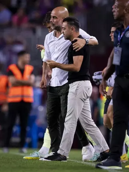 طلبات مزيفة تورط جوارديولا وتشافي مع منتخب الهند