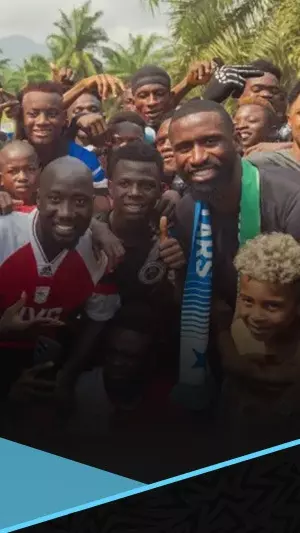 رحلة إنسانية مؤثرة.. روديجر يعود إلى سيراليون