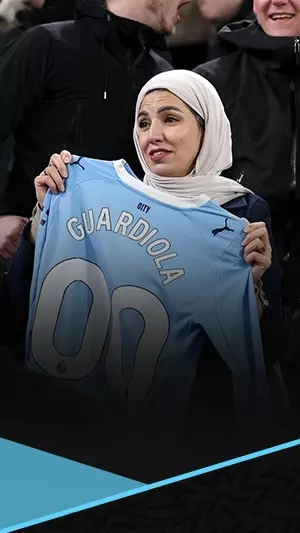 من هي مشجعة مانشستر سيتي المحجبة؟